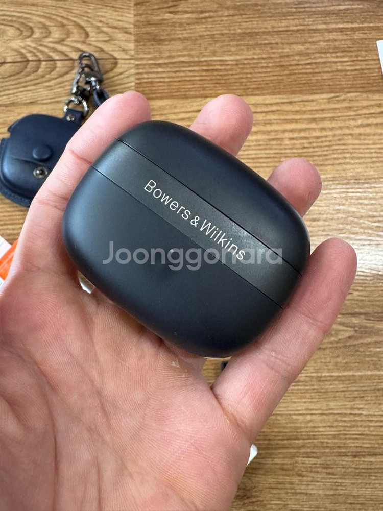 바워스앤윌킨스 BW pi8 무선이어폰 팝니다--1