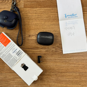 바워스앤윌킨스 BW pi8 무선이어폰 팝니다