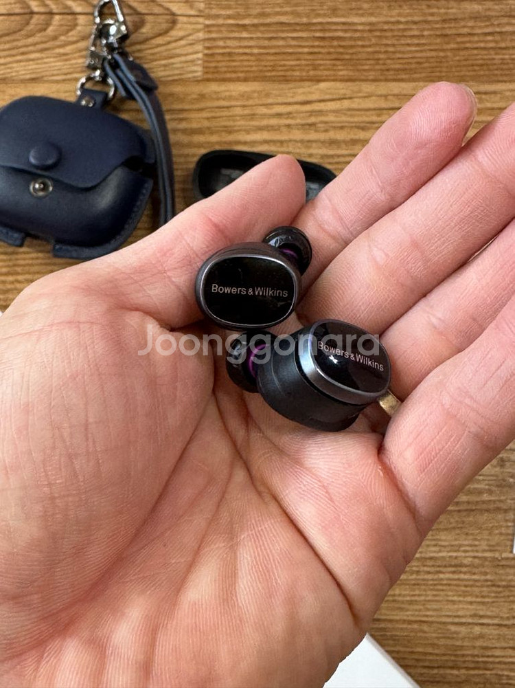 바워스앤윌킨스 BW pi8 무선이어폰 팝니다--9