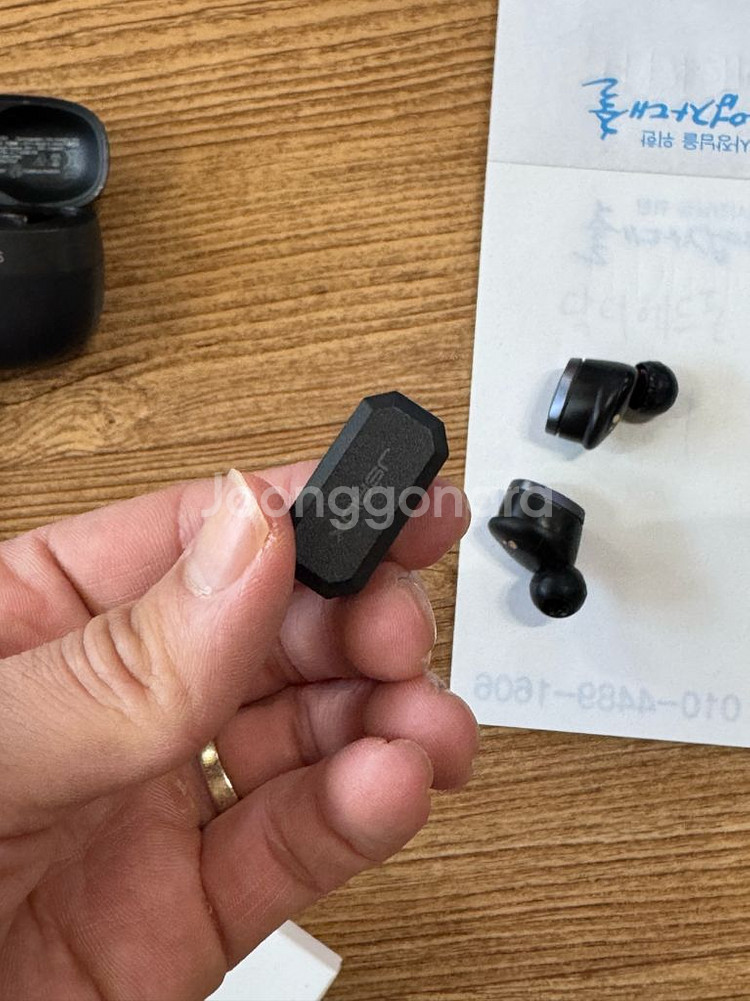 바워스앤윌킨스 BW pi8 무선이어폰 팝니다--7