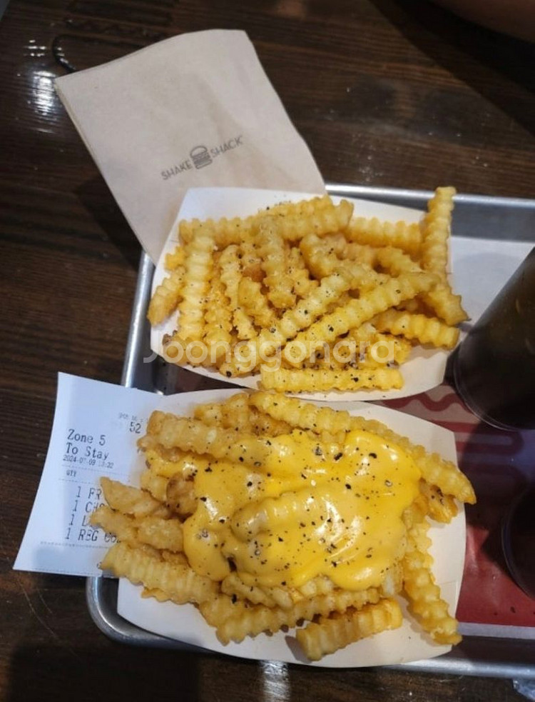 쉐이크쉑 쉑쉑버거 스노우 치즈쉑버거 구매시 프라이 감자튀김 기프티콘 무료쿠폰--0