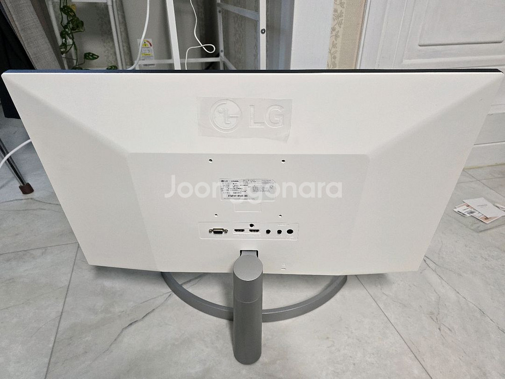 LG 27인치 화이트 모니터 27ML600SW 새제품급 팝니다.--1