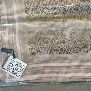 로에베 실크 스카프