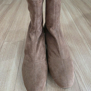 (새상품)포멜카멜레 스웨이드 앵클부츠 245 (굽5cm)