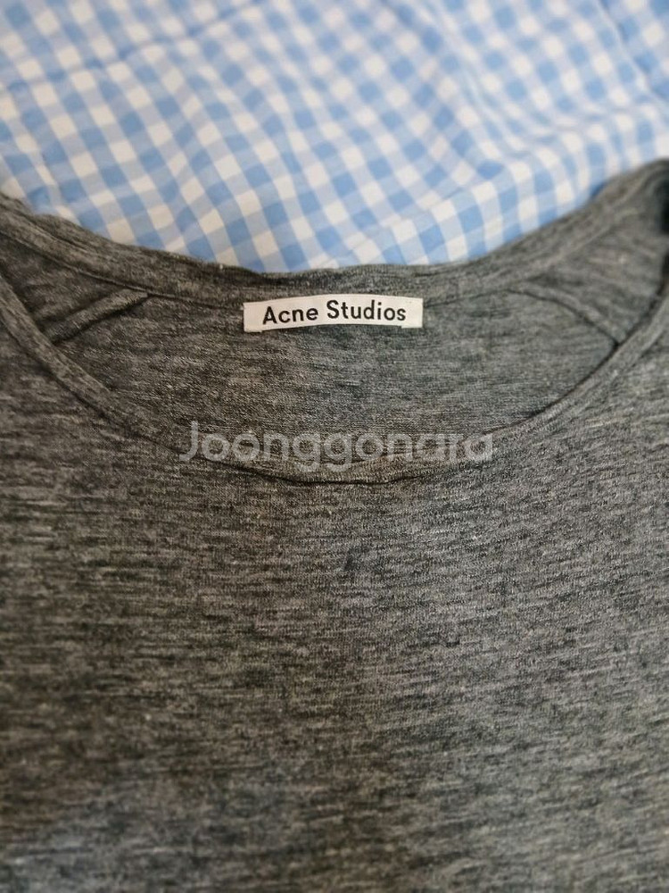 아크네 린넨티셔츠 저렴하게 드립니다.--1