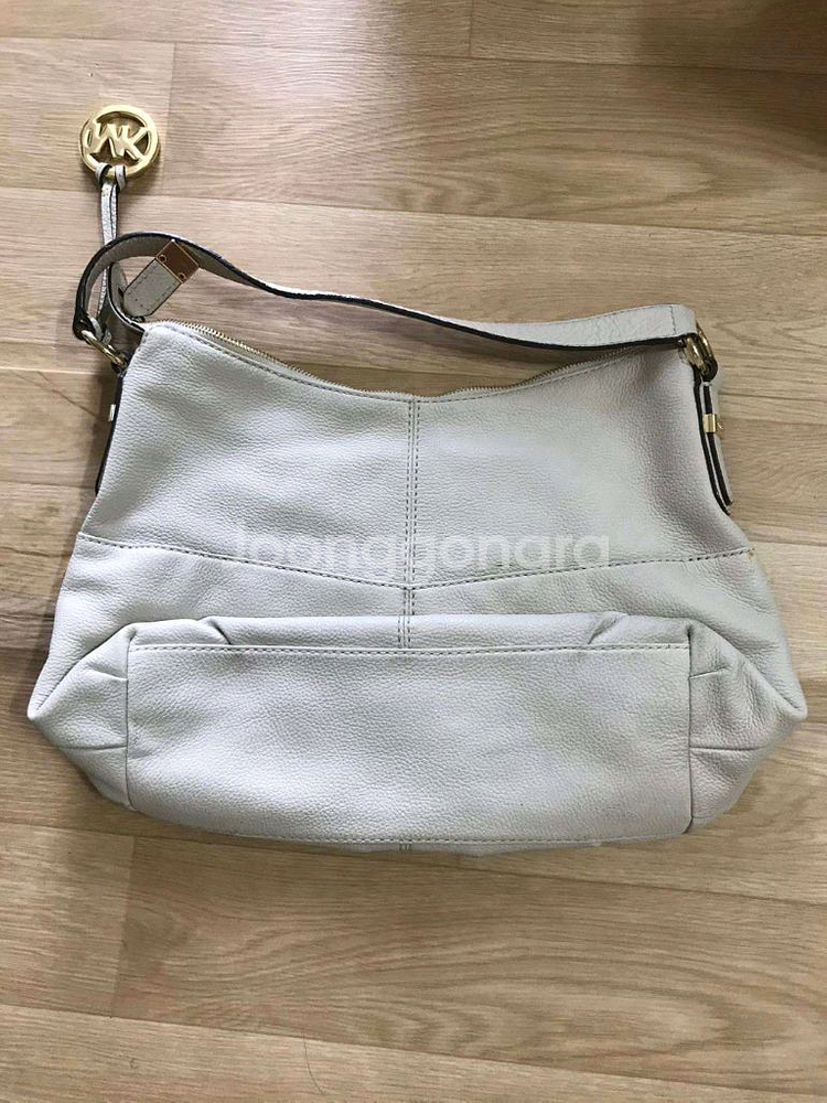 마이클코어스 소가죽 가방--1