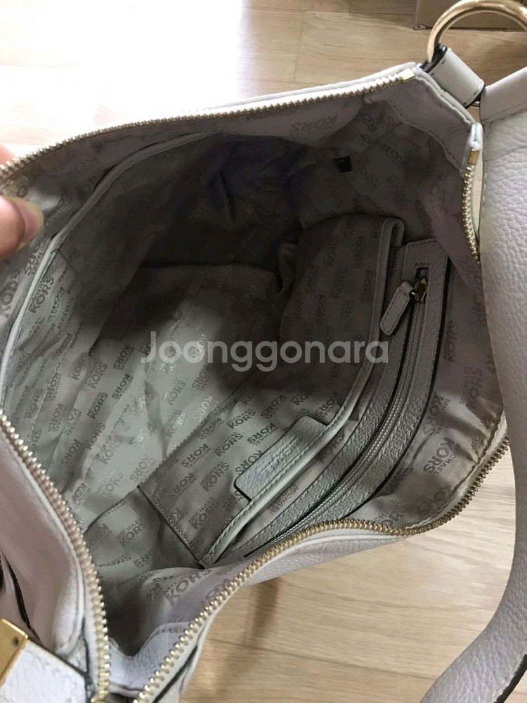 마이클코어스 소가죽 가방--3