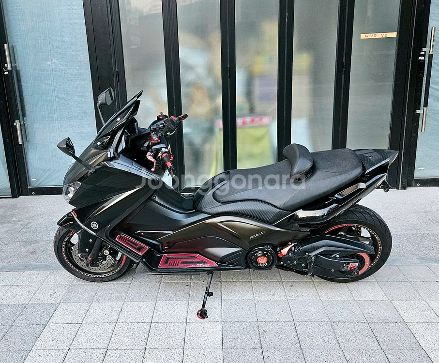 풀튜닝 티맥스 530 블랙맥스 팝니다.--1