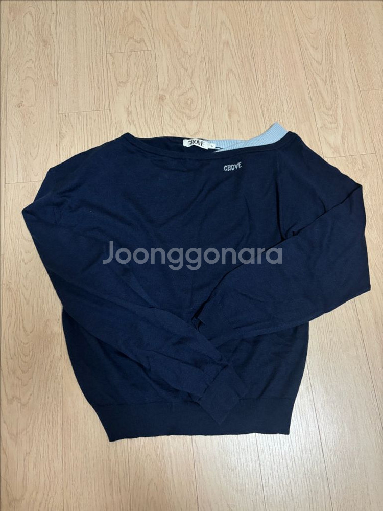 그로브 오프숄더 니트 (네이비색상)--1