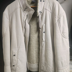 아르마니무스탕 아이보리