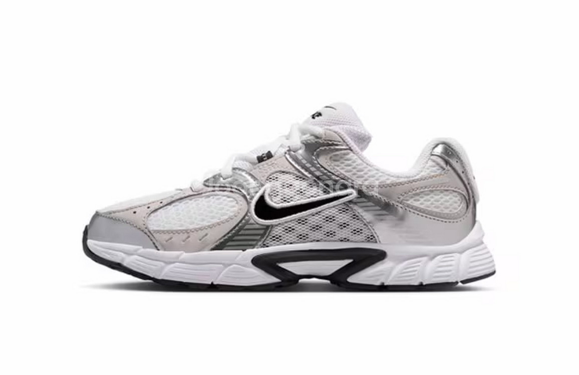 나이키 V5 RNR 운동화 240mm--1