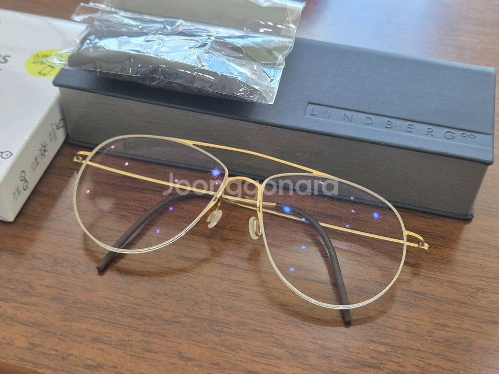 린드버그 씬타늄 5507 골드 투브릿지 안경테--1
