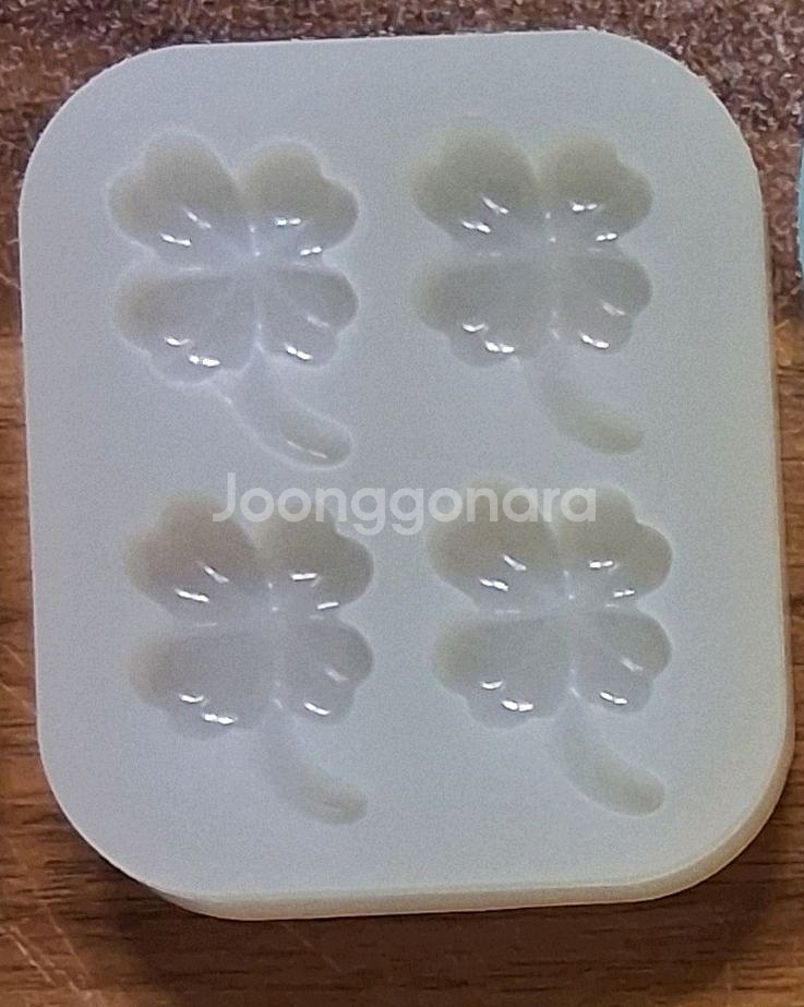 네잎클로버 (줄기 포함) 레진몰드 판매--1