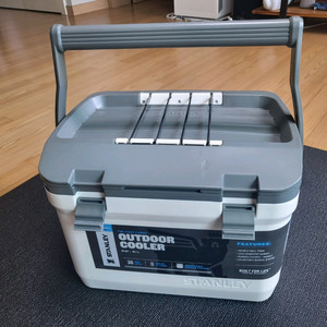 스탠리 아웃도어 쿨러 15.1L 화이트