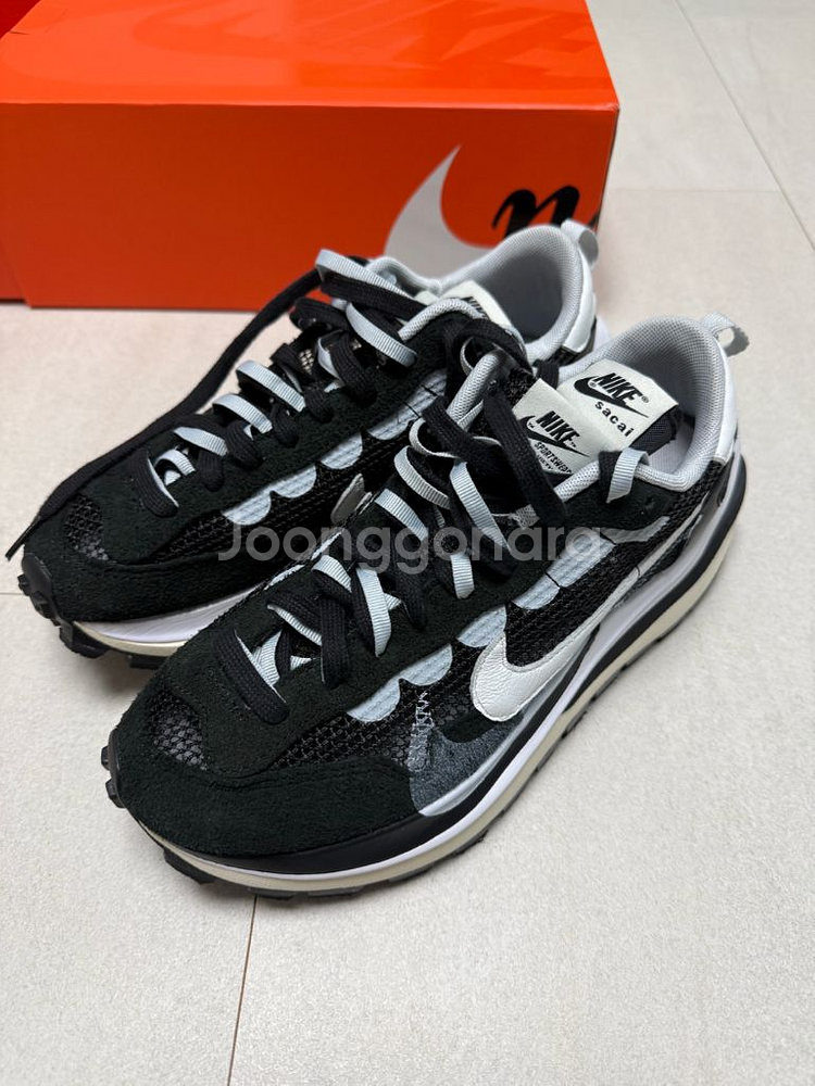 나이키x사카이 베이퍼와플 블랙 화이트 255 새상품--1