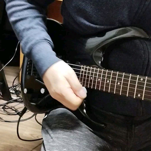 프로이드로즈 새들 장착 블랙 일렉기타 ssh