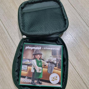 스타벅스 플레이모빌+그린파우치 세트판매합니다.
