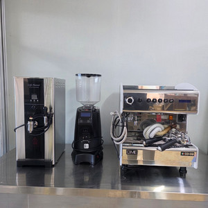 1그룹 커피 머신 세트(씨메02, 제니스그라인더) 판매합니다.