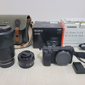 소니 A6400 미러리스 카메라(5035컷) 번들렌즈 + 탐론 17-70 세트 팝니다.