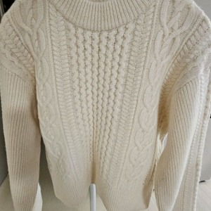 무아르보 케이블 하프넥 니트 크림