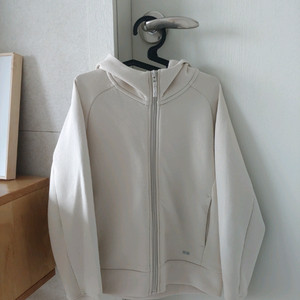 유니클로 후드집업 130사이즈(반값택포7000원)