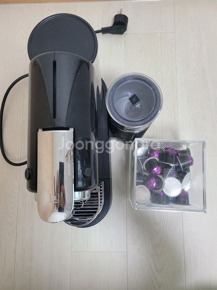 네스프레소 시티즈 앤 밀크 머신 팝니다(카누 캡슐 포함)--1