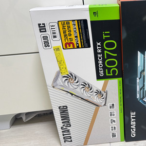 RTX 5070 Ti solid core oc white