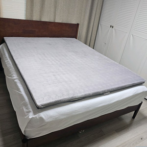 침대 킹사이즈 프레임 + 매트리스