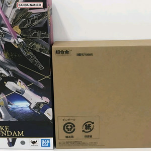 초합금 건담 마이티 스트라이크 프리덤 판매합니다