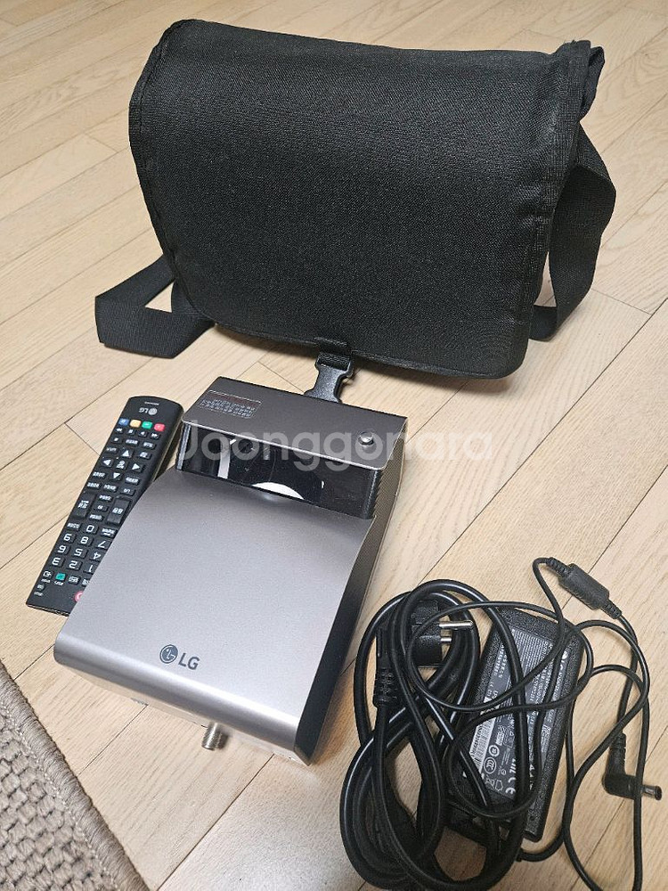 LG 초단점 미니 빔프로젝터 PH450U--1