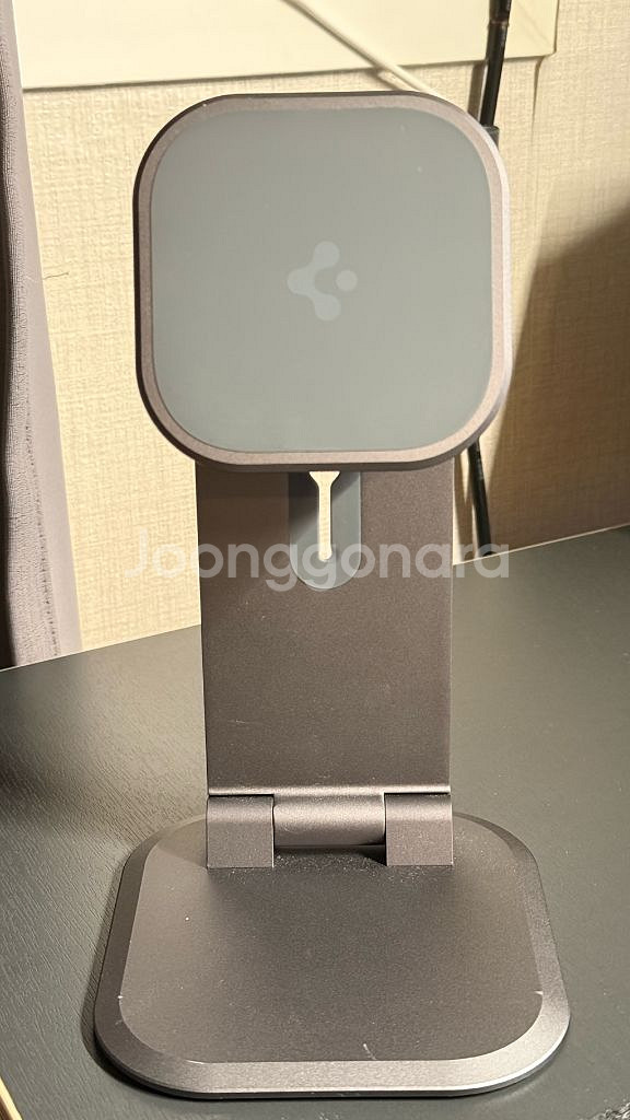 태블릿 PC 휴대용 마그네틱 스탠드 거치대--1