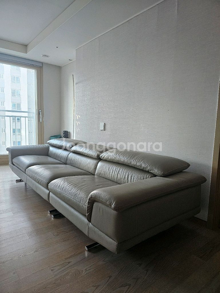 4인용 가죽 소파--1