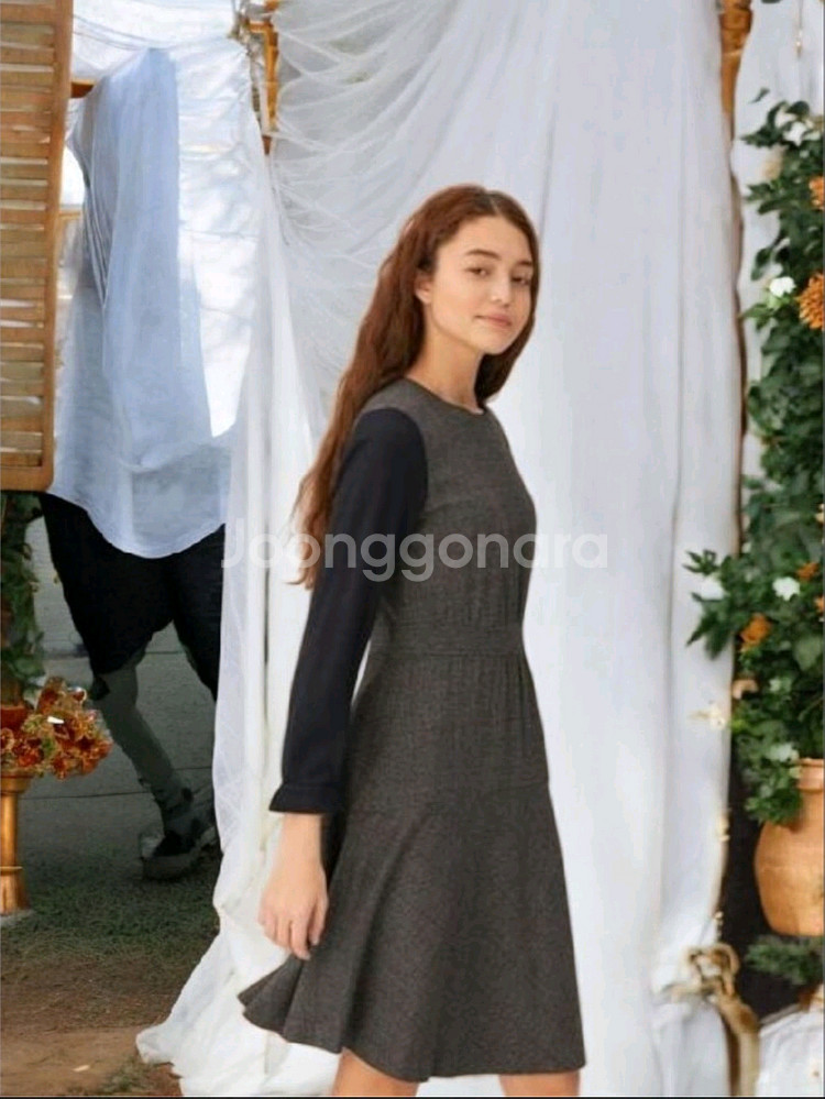 헤지스레이디스 그레이 체크배색 울혼방 미디원피스 66--0