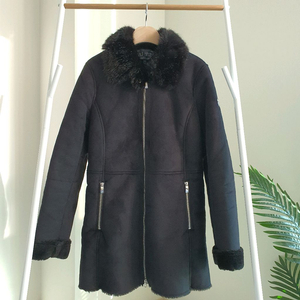 알마니 진 무스탕