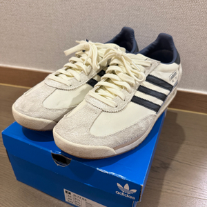 아디다스 스니커즈