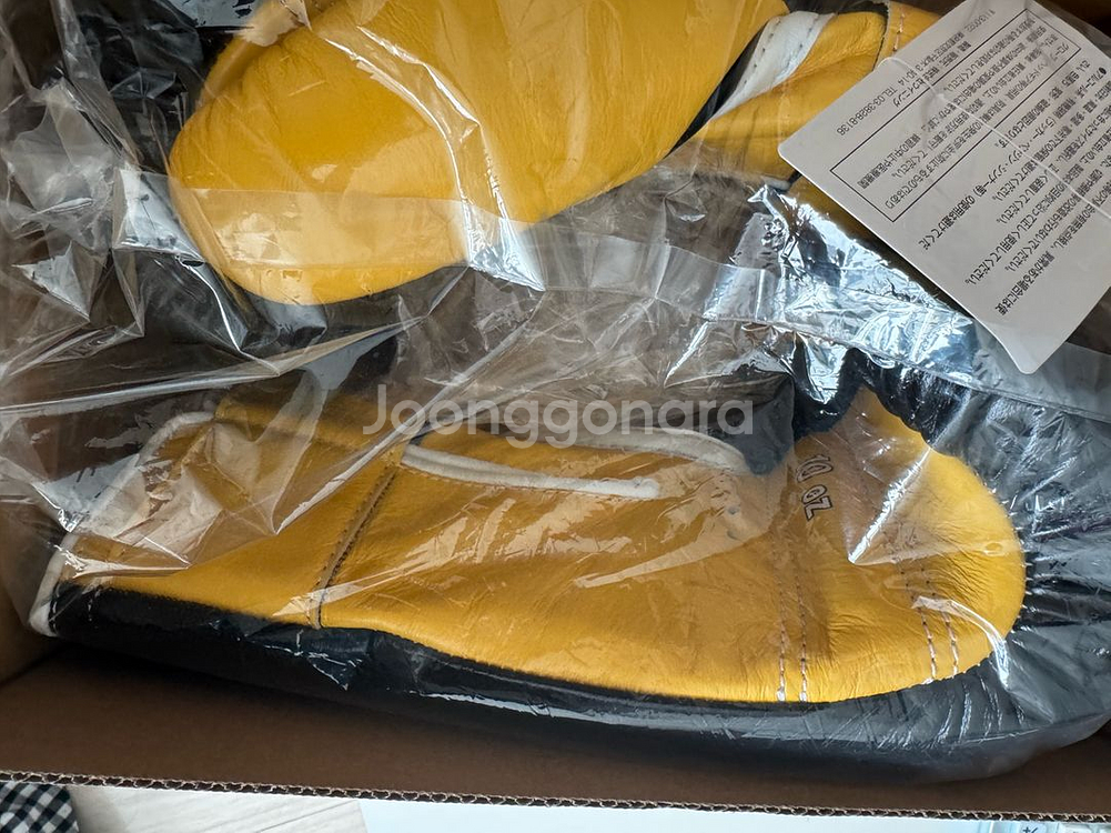 위닝 10온스 복싱글러브 커스텀 블랙/옐로우 판매합니다.--1