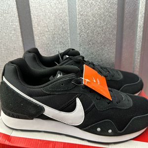 나이키 벤처 러너 블랙/화이트 275mm 운동화 새상품 런닝화 트레이닝화