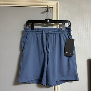 룰루레몬 소프트 저지 쇼츠 반바지 5인치 m사이즈 새제품 택포8만 팝니다.