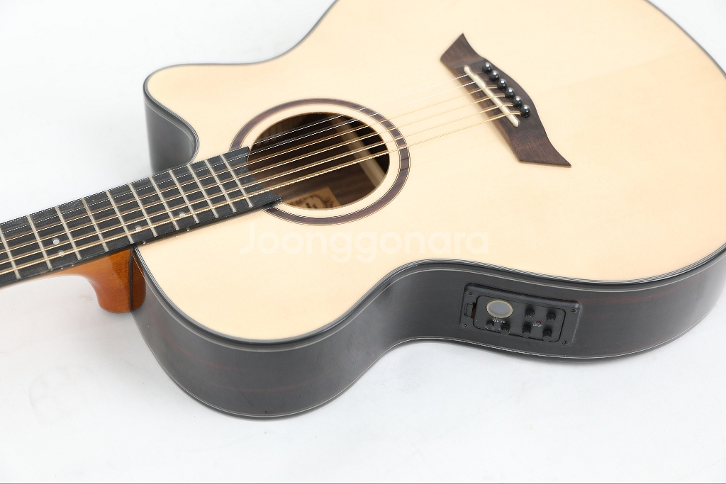 새제품 EQ 슬림바디 통기타 절반가에 팝니다 기타--6