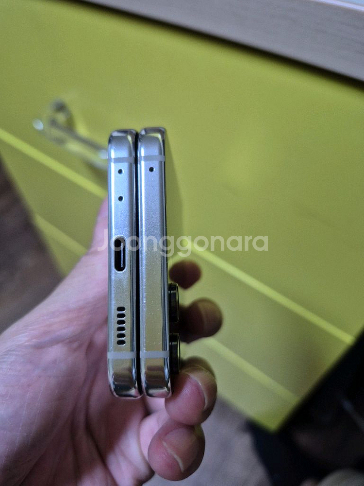 갤럭시z플립5 액정파손 부품용으로 팝니다--4