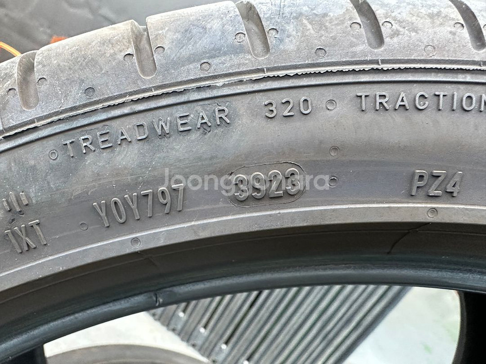 245 40 20,275 35 20 피렐리 피제로 런플렛 중고타이어 한대분 판매--6