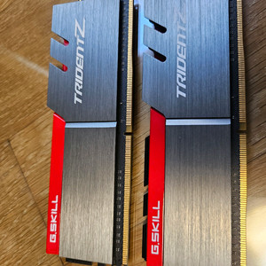 G.Skill Trident Z DDR4 16GB (8GB x 2) 3200MHz 램입니다.