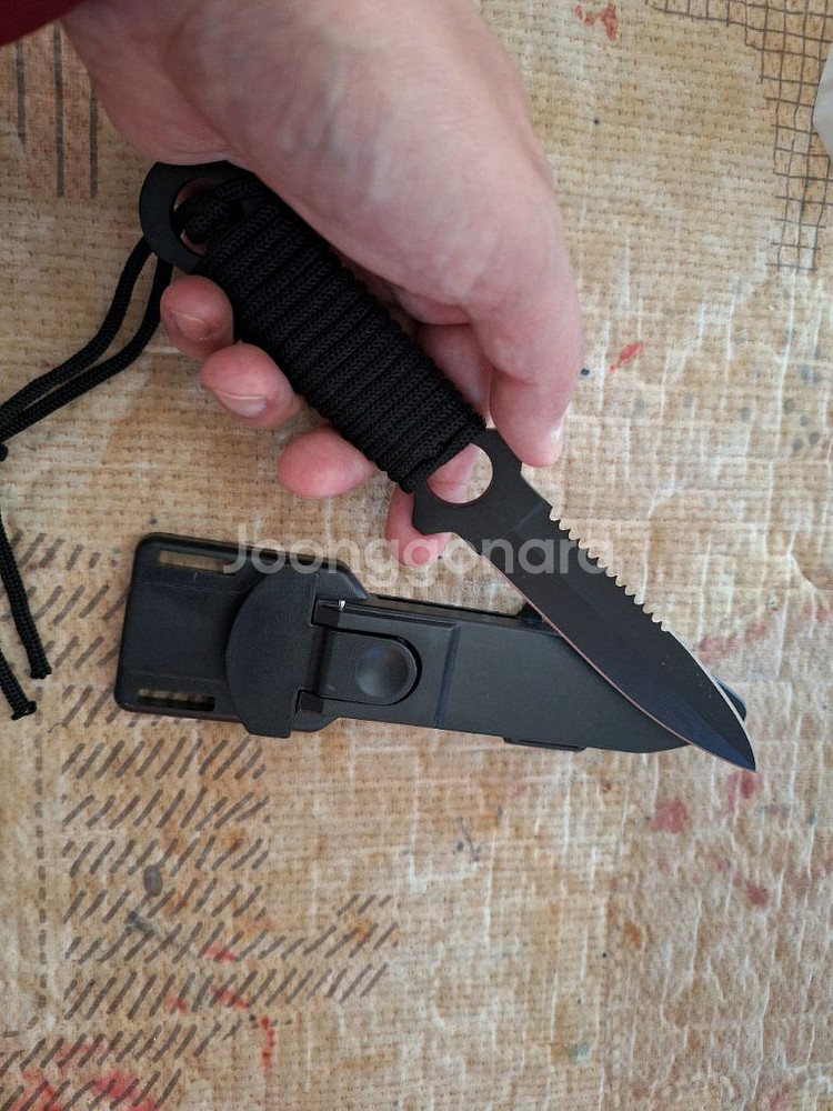 캠핑나이프 새거미사용 새거톱날있고밴드있어서 팔이나 다리--1