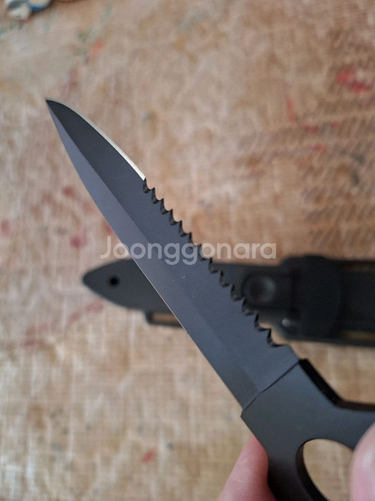 캠핑나이프 새거미사용 새거톱날있고밴드있어서 팔이나 다리--2