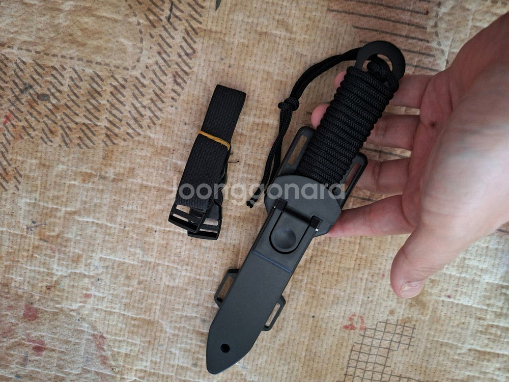 캠핑나이프 새거미사용 새거톱날있고밴드있어서 팔이나 다리--5