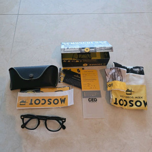 모스콧 램토쉬 블랙 47 사이즈 팝니다.