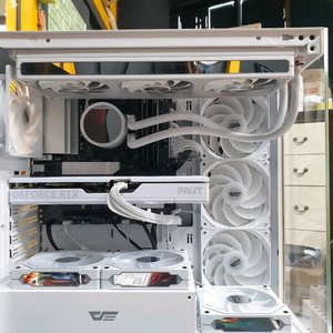 미사용 ) 9800X3D & RTX5070 컴퓨터