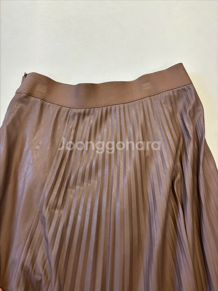 듀엘 레더 플리츠 스커트 66사이즈--8