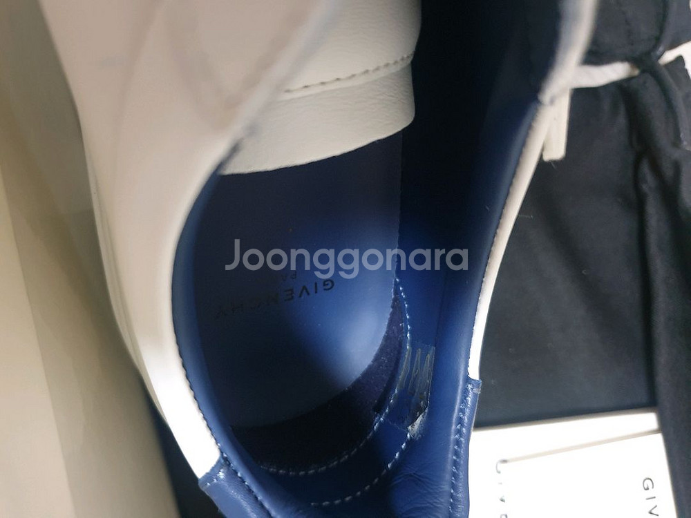 새상품 지방시 여성 가죽 스니커즈--4