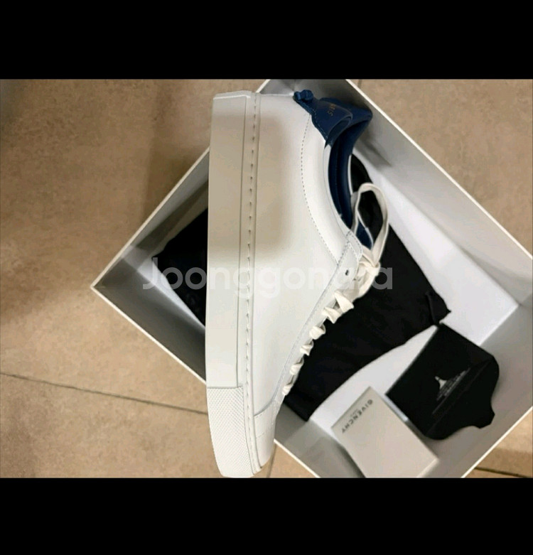 새상품 지방시 여성 가죽 스니커즈--3